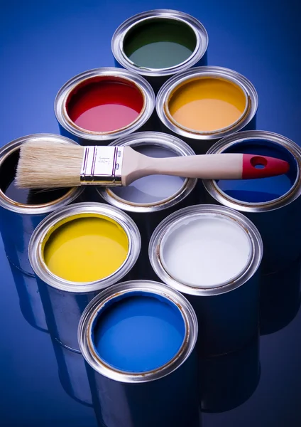 Paint brush and cans of paint — Stock Photo, Image