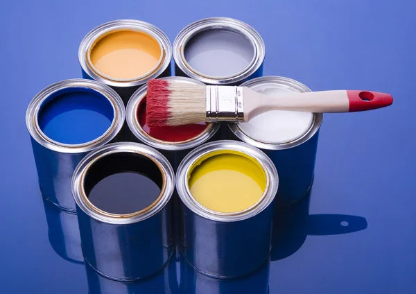 Paint brush and cans of paint — Stock Photo, Image