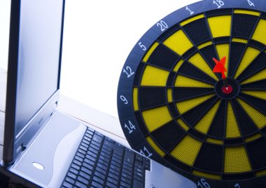 laptop & Dart