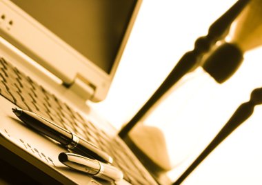 kum saati & laptop