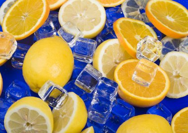 buz küpleri ile limon