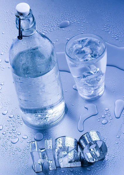 H2O & şişe — Stok fotoğraf