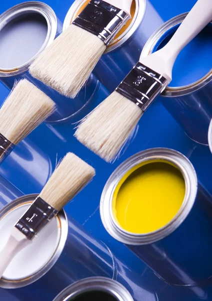 Paint brush and paint — Stock Photo, Image