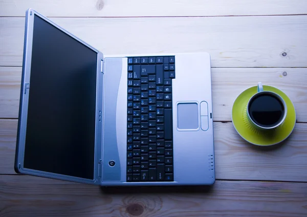 Bärbar dator & kaffe — Stockfoto