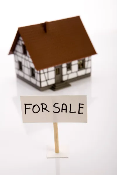 Kis ház eladó — Stock Fotó