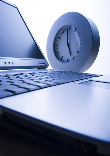 Laptop & Clock — Stock Photo, Image