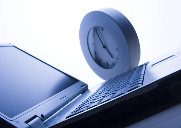 Laptop & Clock — Stock Photo, Image