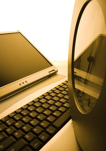 Laptop & Clock — Stock Photo, Image