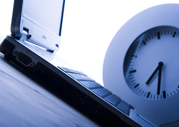 Laptop & Clock — Stock Photo, Image