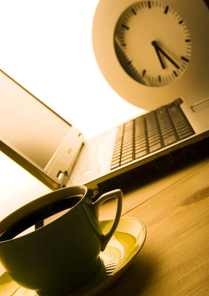 Laptop & Coffee cup & Clock — Stock Photo, Image