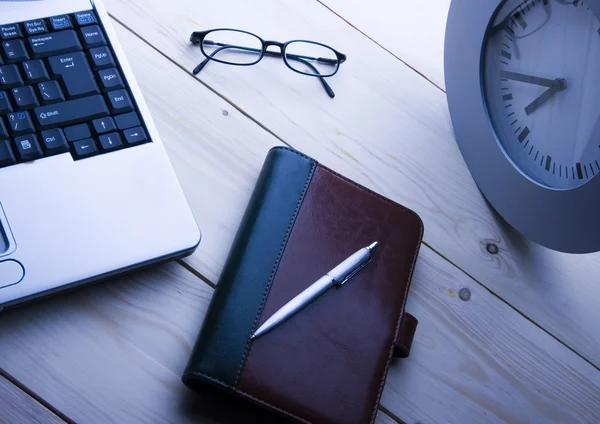 Laptop & glasögon — Stockfoto