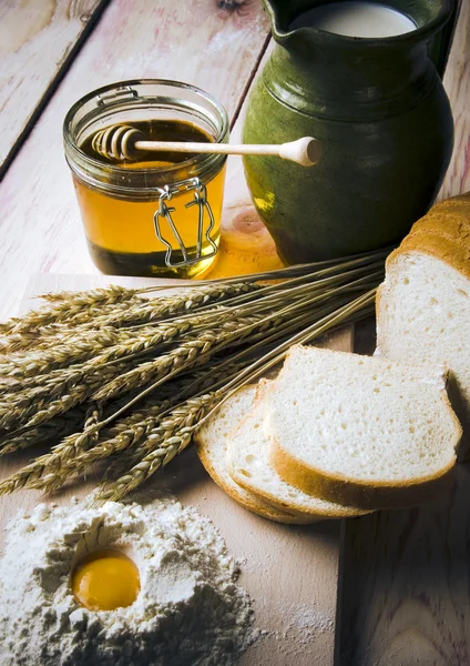 Brot, Ei und Honig — Stockfoto