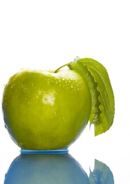 Grönt äpple — Stockfoto