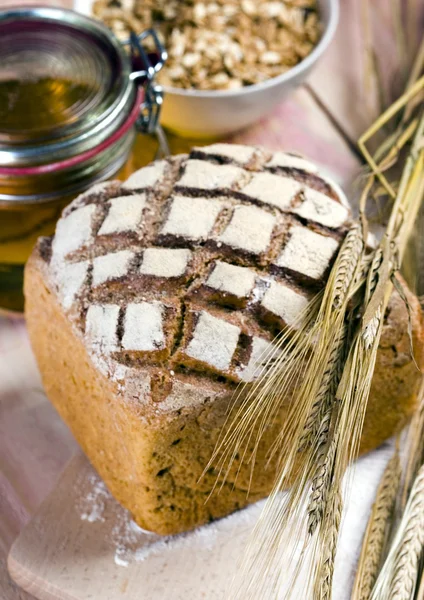 Pão de trigo inteiro — Fotografia de Stock