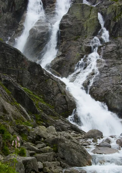 Гірський водоспад — стокове фото