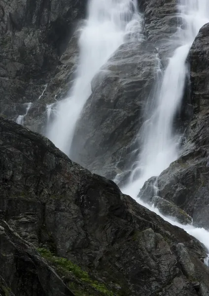 Cascada de montaña —  Fotos de Stock