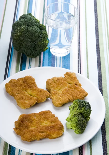 Sojaschnitzel & Brokkoli & Wasser — Stockfoto