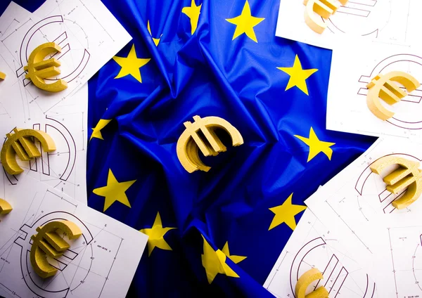 Euro-Zeichen auf der Flagge — Stockfoto