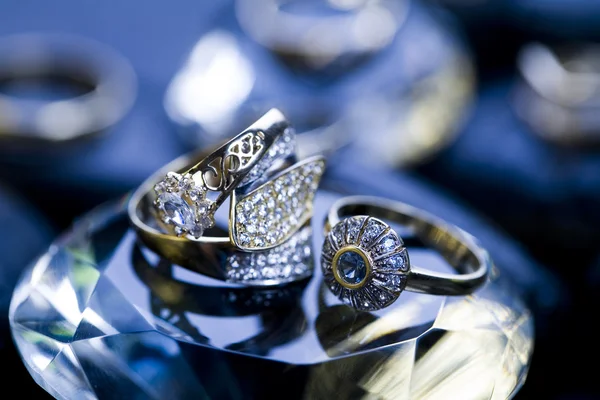 Diamantes - pedras preciosas - Anéis — Fotografia de Stock