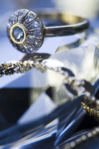 Кольцо на алмазе — стоковое фото