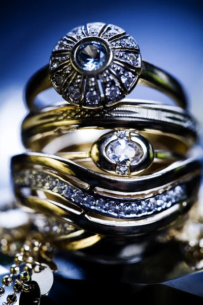 Diamenty - kamienie szlachetne - pierścienie — Zdjęcie stockowe