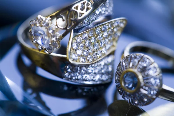 Бриллианты - драгоценные камни - Кольца — стоковое фото