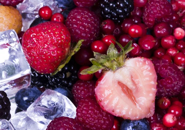 Sweet fruits & ice cubes — Stock Photo, Image