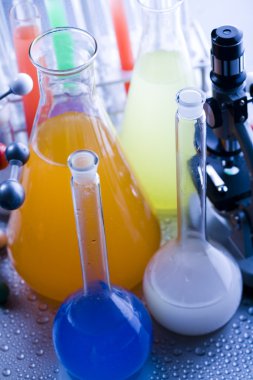 Mikroskop ve atom ve laboratuvar cam