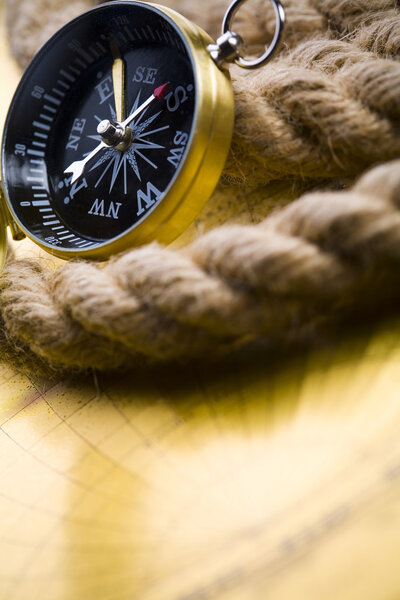 Компас с веревкой
