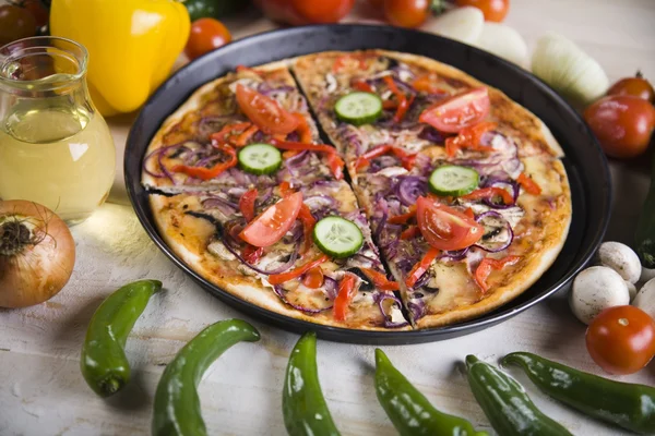 Pizza with vegetables — Stock Photo, Image