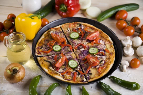 Pizza med grönsaker — Stockfoto
