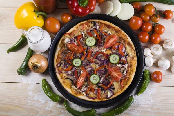 Pizza with vegetables — Stock Photo, Image