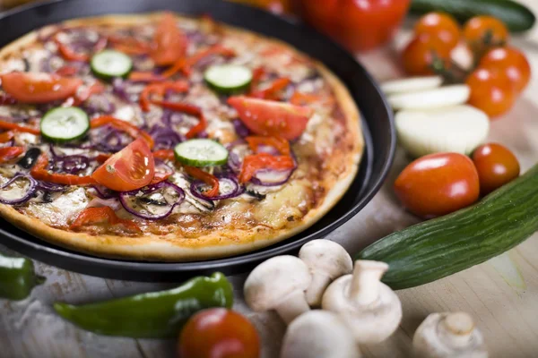 Pizza med grönsaker — Stockfoto