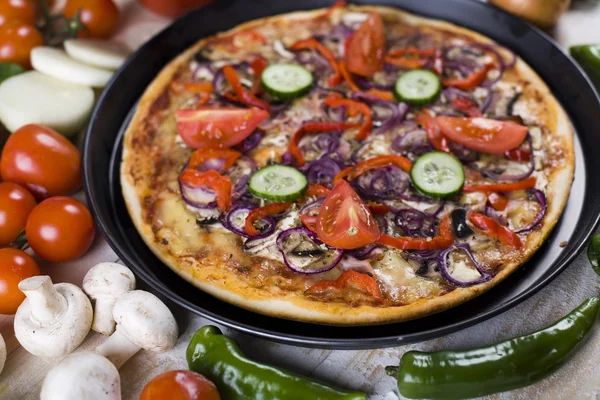 Пицца с овощами — стоковое фото