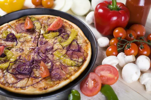 Pizza con verdure — Foto Stock