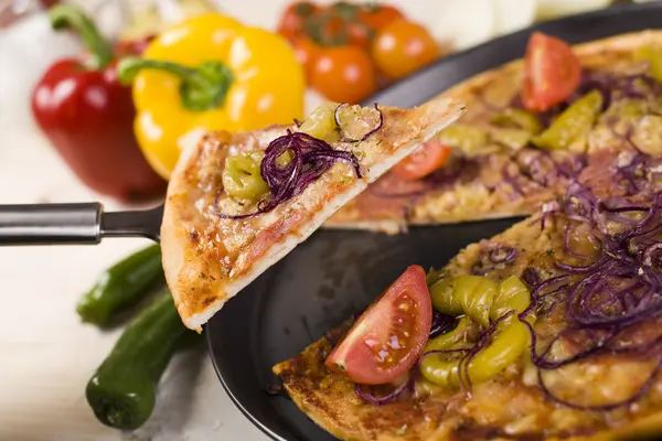 Tomato pizza and italian kitchen — Stock Photo, Image