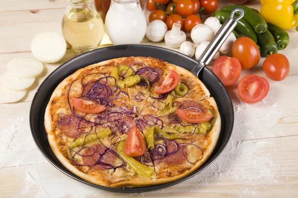 Pizza con verdure — Foto Stock