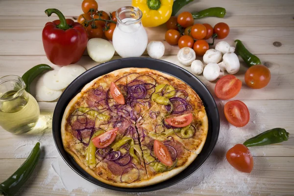 野菜とピザ — ストック写真