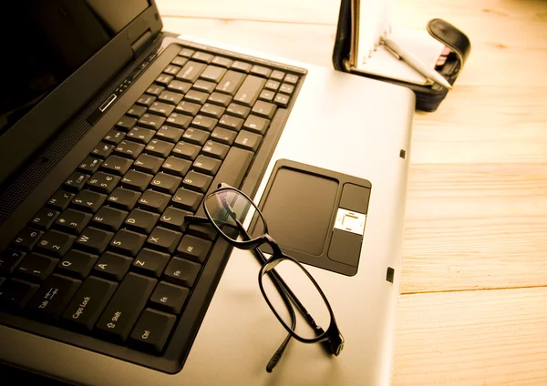 Laptop & Ballpoint & Glasses — Stock Photo, Image