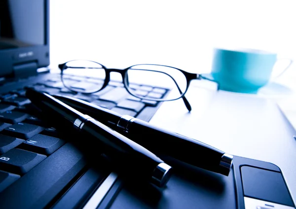 Laptop & Ballpoint — Stock Photo, Image