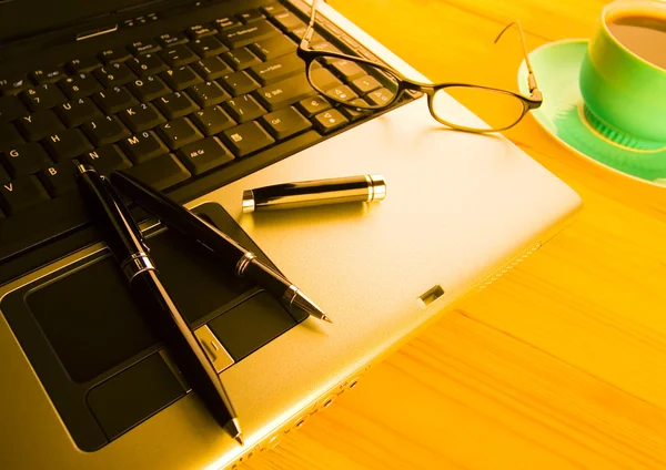 Laptop & Ballpoint — Stock Photo, Image