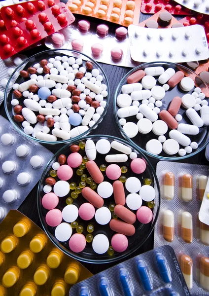 Comprimidos y medicamentos — Foto de Stock