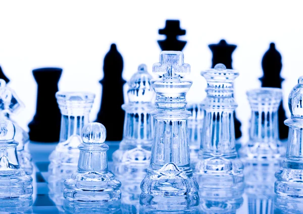 Стеклянные шахматы — стоковое фото