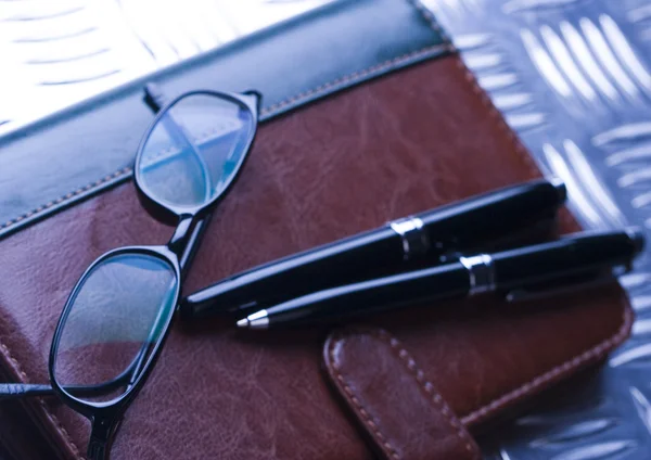 Caderno & Óculos — Fotografia de Stock