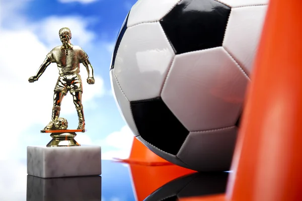 Heykelcik ve futbol topu — Stok fotoğraf