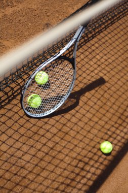 Tenis raketi, tenis topu ile