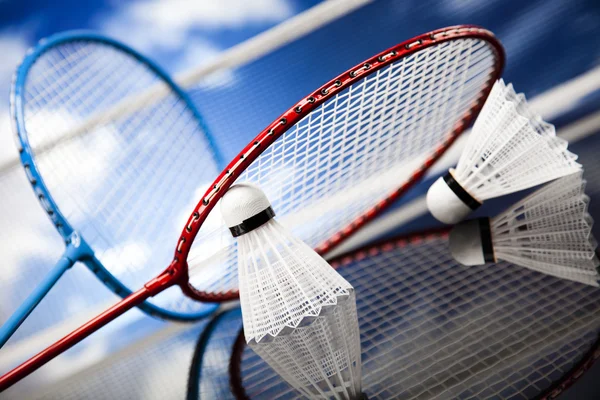 Badmintonový míček na badminton raketa — Stock fotografie