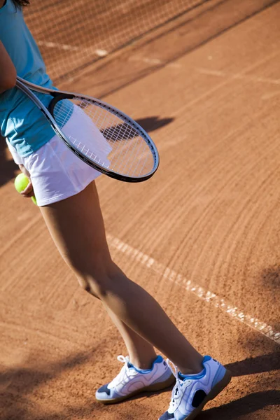 Femme jouant au tennis — Photo