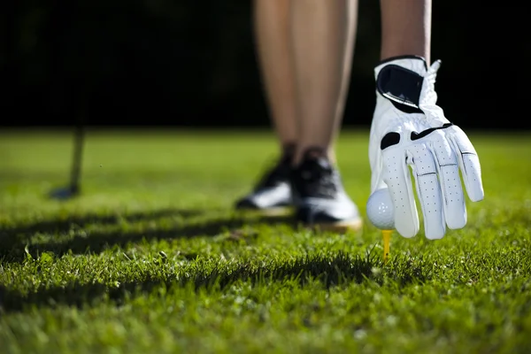 Hand and golf ball — Stock Photo, Image