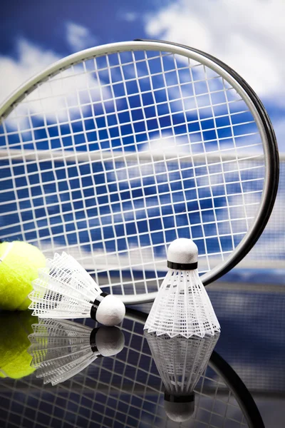 Federball auf Badmintonschläger — Stockfoto